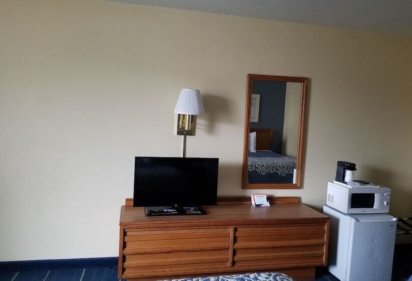 غرفه قياسيه سريرين مزدوجين, Days Inn By Wyndham South Hill