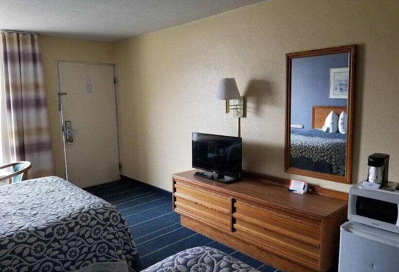 غرفه قياسيه سريرين مزدوجين, Days Inn By Wyndham South Hill