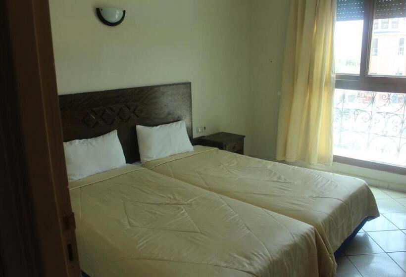 家庭间, Nomad Spirit Hotel & Surfcamp