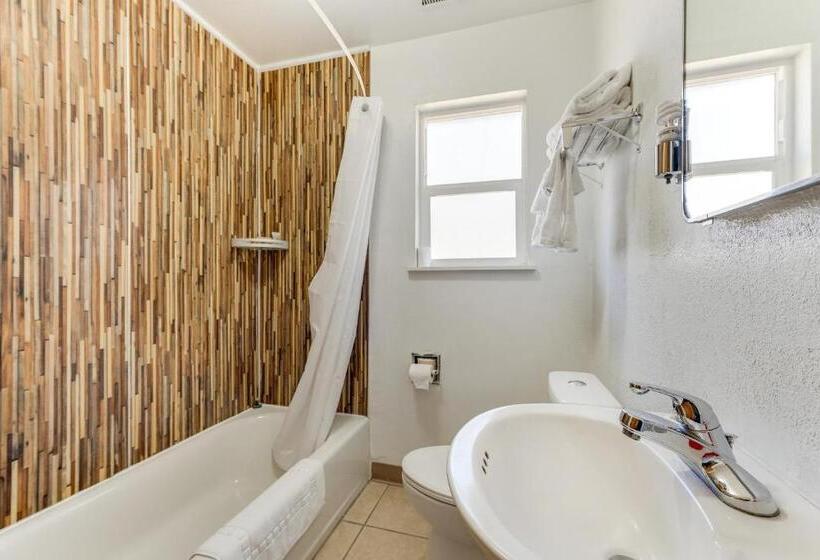 غرفة قياسية رباعية, Valley Motel