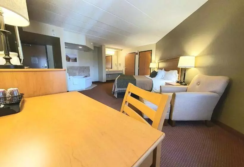 キングサイズベッドのスイートルーム, Amerivu Inn And Suites  Waconia