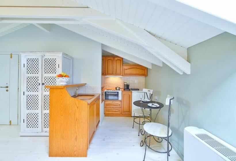 جناح عائلي, Arethousa