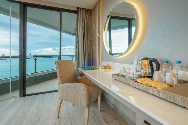 اتاق لوکس با چشم‌انداز دریا, Cape Dara Resort