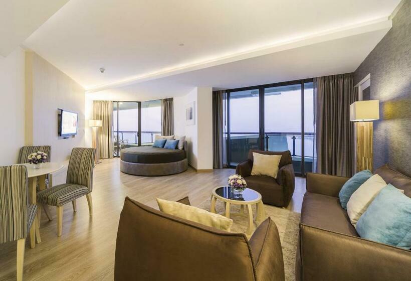 سوییت خانوادگی, Cape Dara Resort