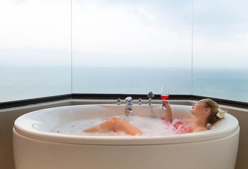 اتاق لوکس با چشم‌انداز دریا, Cape Dara Resort