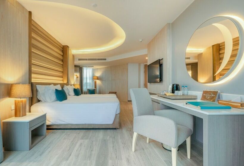 اتاق لوکس با چشم‌انداز دریا, Cape Dara Resort