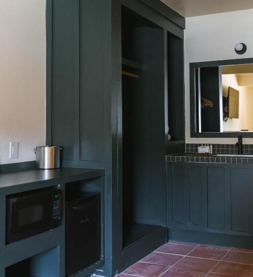 בקתה סטנדרטית, Hummingbird Inn