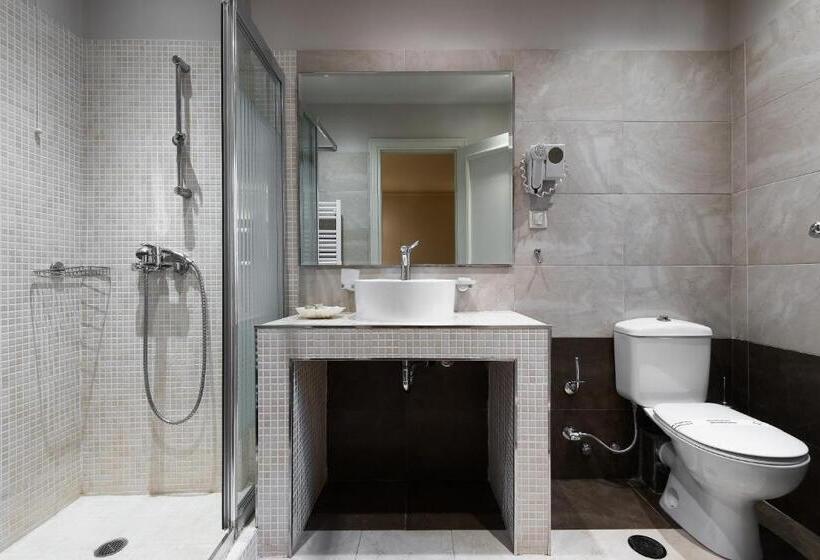 غرفة قياسية ثلاثية, Lagadia Resort