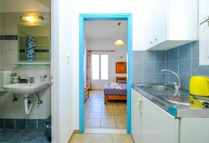 דירת שני חדרים עם מרפת, Livadia