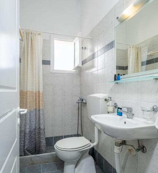 דירת שני חדרים עם מרפת, Livadia