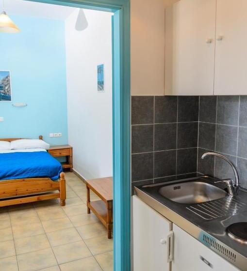 דירת שני חדרים עם מרפת, Livadia