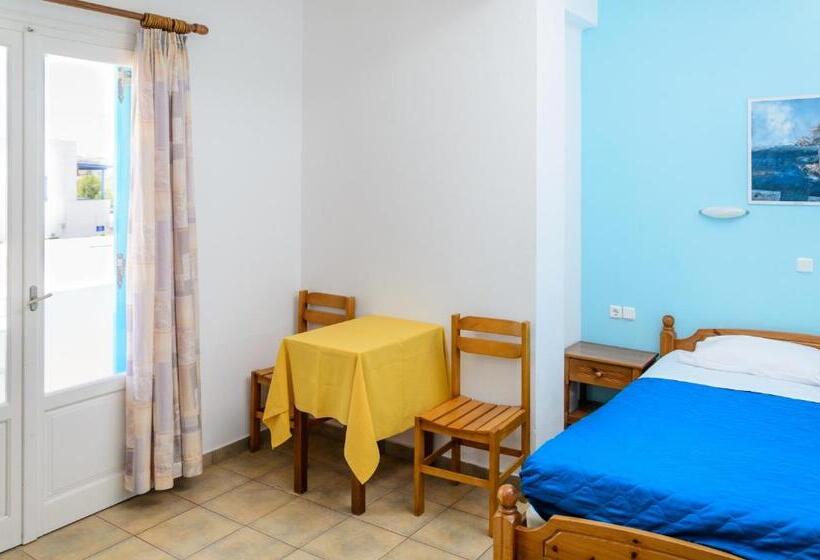 דירת שני חדרים עם מרפת, Livadia