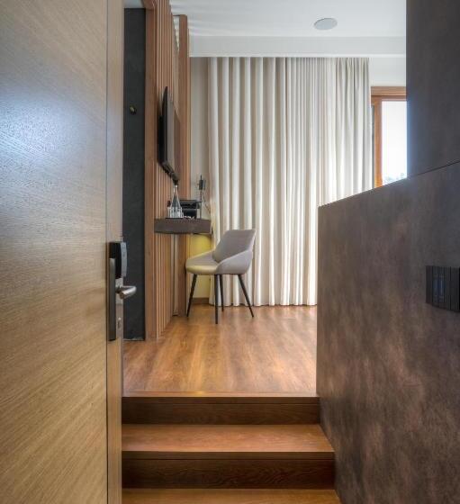 جناح مزود بحمام سباحة, Rural Vale Do Rio