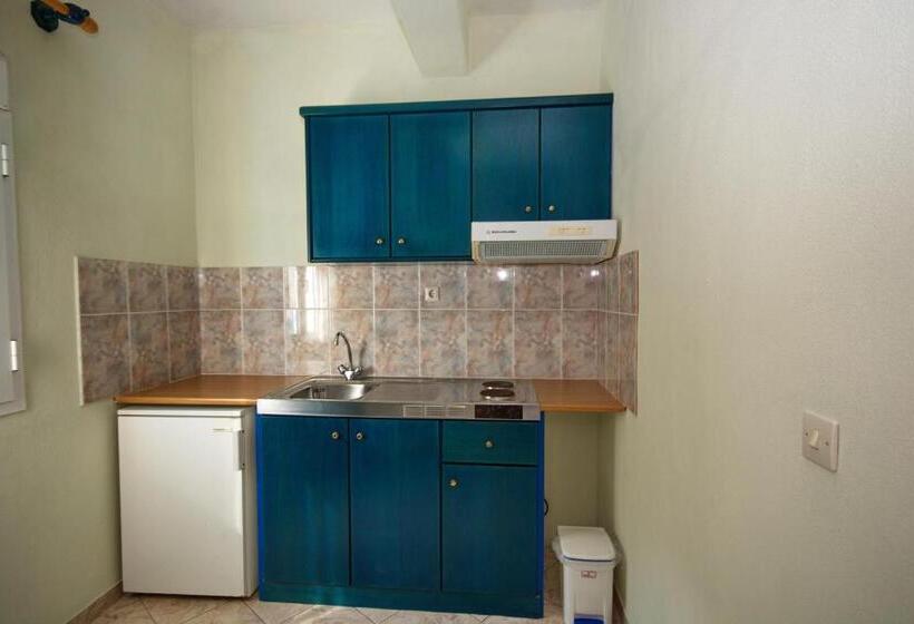 استودیو استاندارد با بالکن, Studios Nelli Alonissos