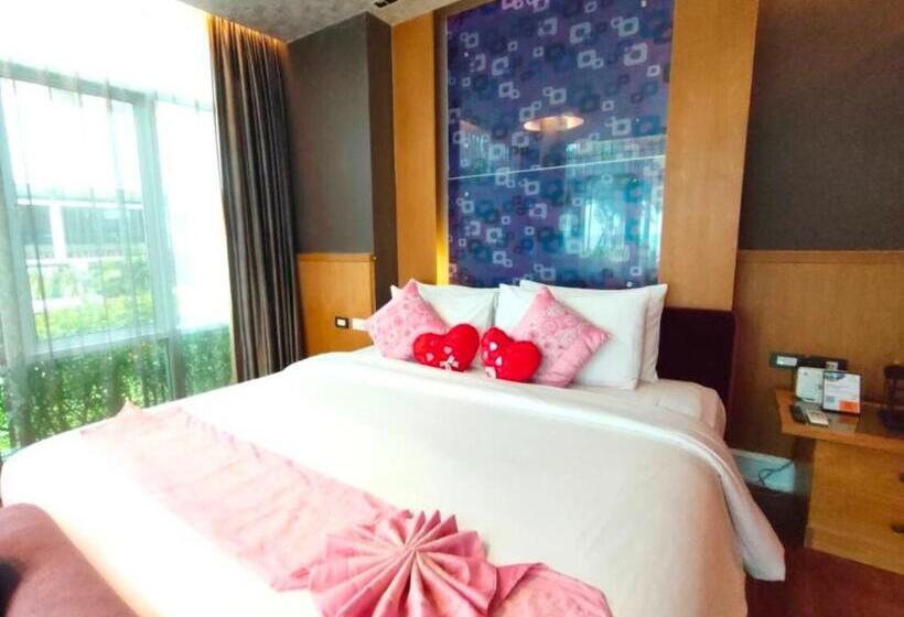 جناح جونيور مطلّ علي البحر, Vartika Resovilla Kuiburi Beach Resort And Villas