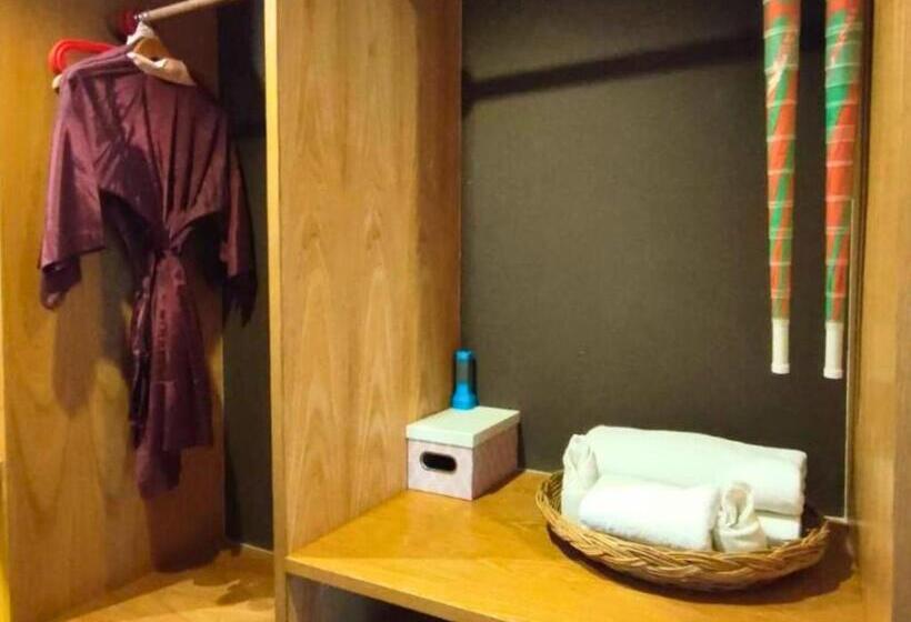 جناح جونيور مطلّ علي البحر, Vartika Resovilla Kuiburi Beach Resort And Villas