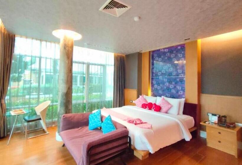 جناح جونيور مطلّ علي البحر, Vartika Resovilla Kuiburi Beach Resort And Villas