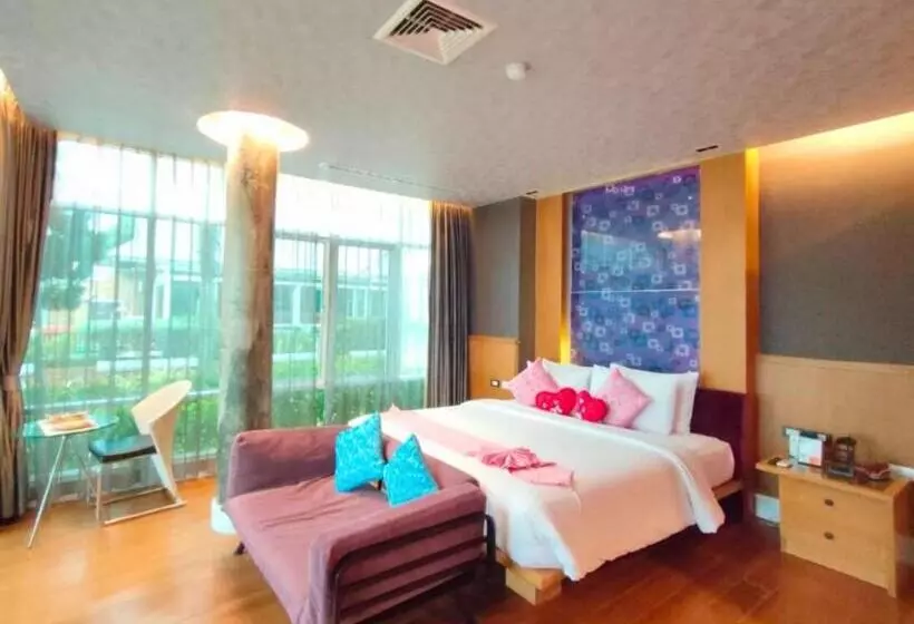 オーシャンビュージュニアスイート, Vartika Resovilla Kuiburi Beach Resort And Villas