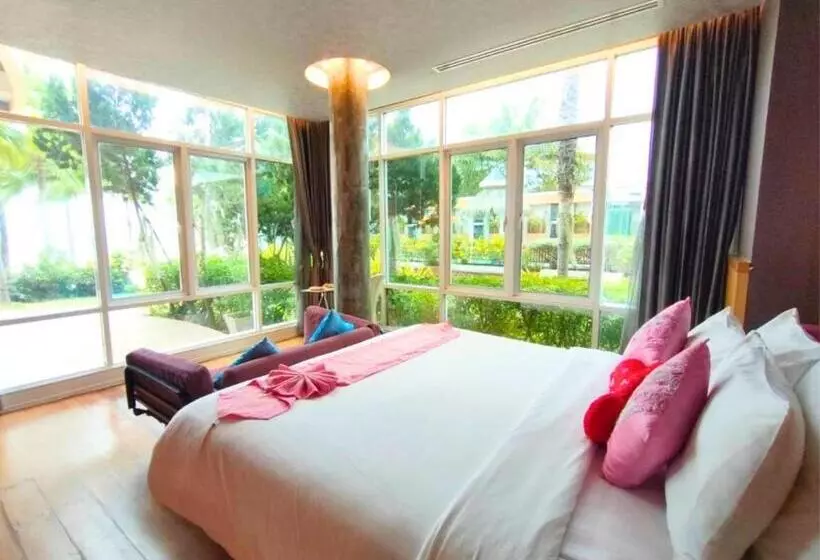 オーシャンビュージュニアスイート, Vartika Resovilla Kuiburi Beach Resort And Villas