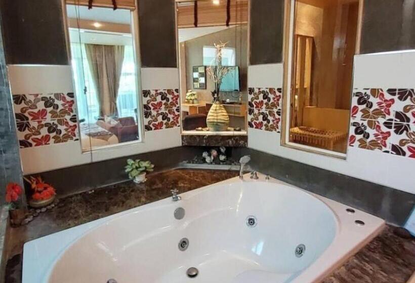 Президентский Люкс, Vartika Resovilla Kuiburi Beach Resort And Villas