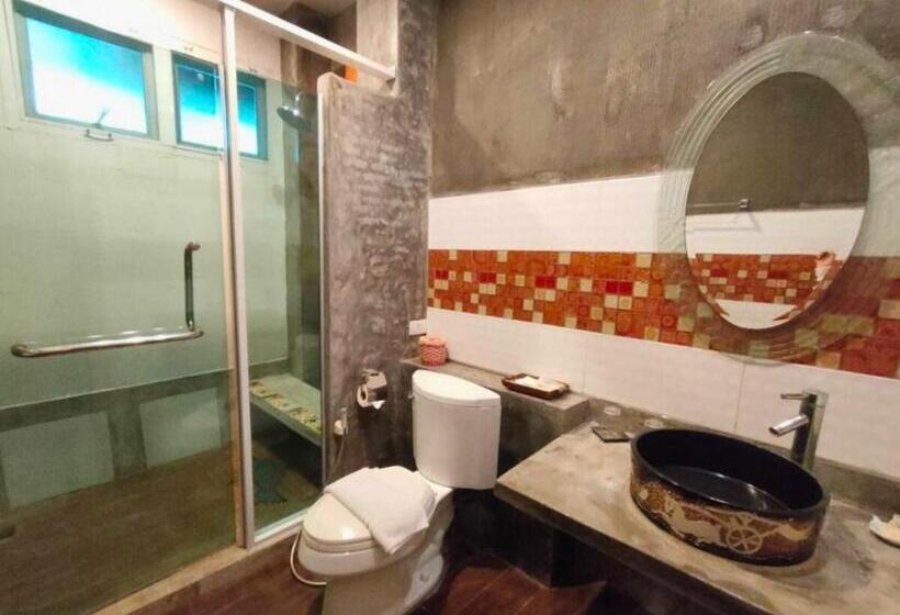 غرفة ديلوكس مطلّة علي الحديقة, Vartika Resovilla Kuiburi Beach Resort And Villas