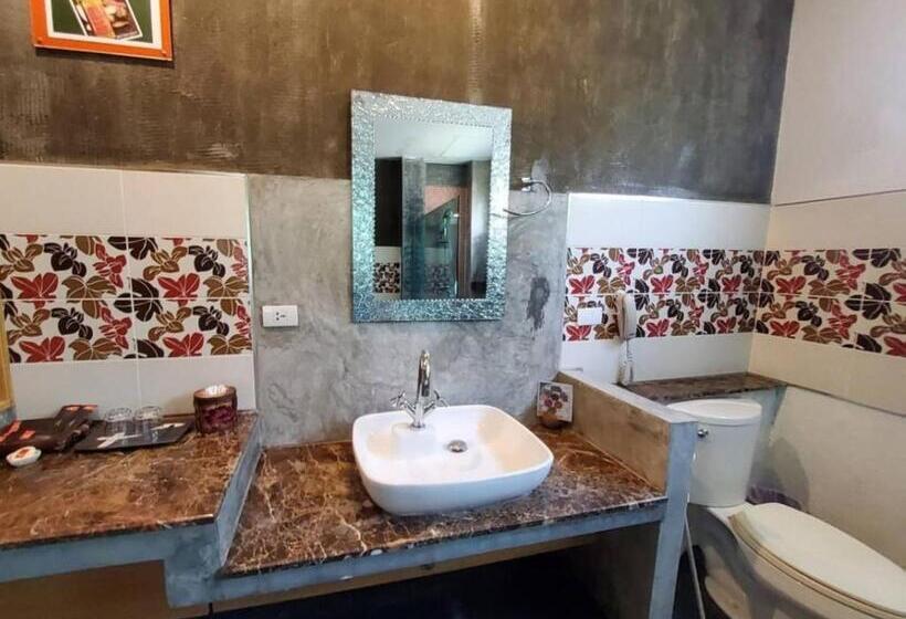 جناح إدارى, Vartika Resovilla Kuiburi Beach Resort And Villas