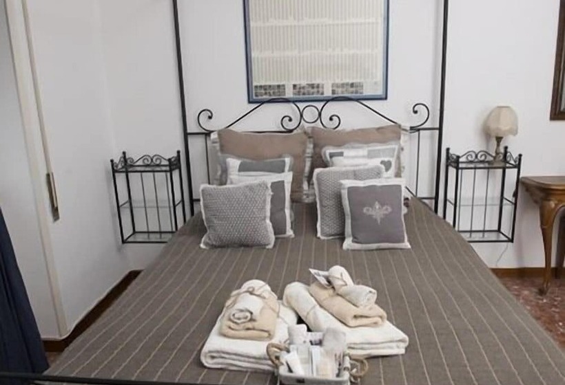 اتاق سوپریور با چشمانداز شهر, Le Fate Apartments