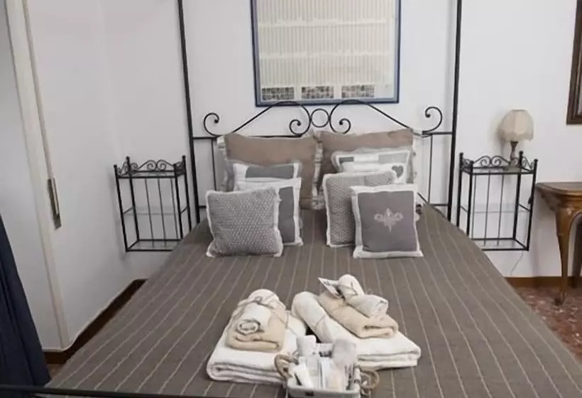 اتاق سوپریور با چشمانداز شهر, Le Fate Apartments