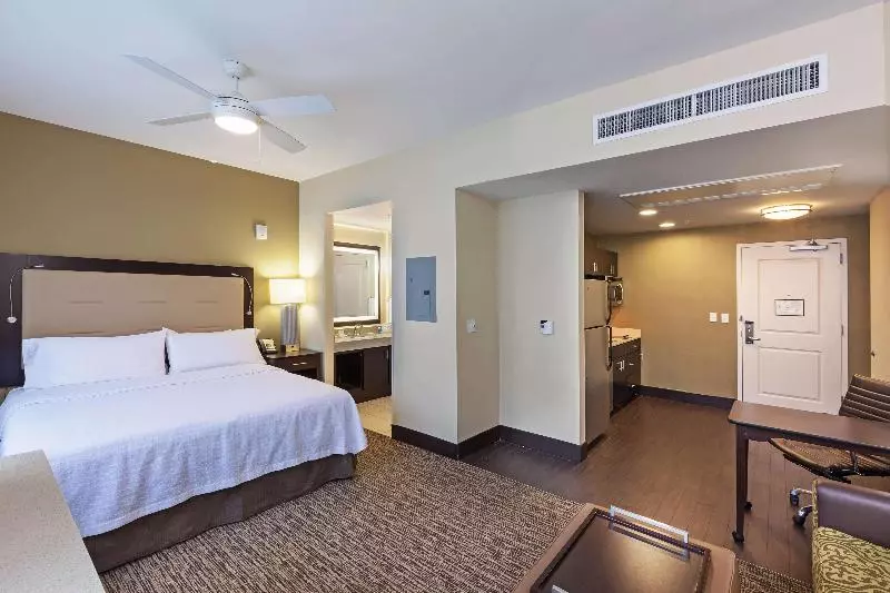 キングサイドベッドのスタンダードワンルーム, Homewood Suites By Hilton Dallas Downtown, Tx
