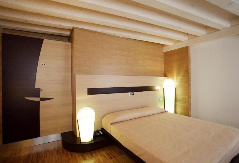 اتاق سوپریور, Allegria