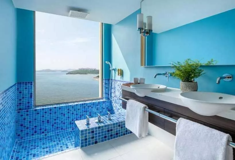 اتاق استاندارد با چشم‌انداز دریا, Auberge Discovery Bay Hong Kong