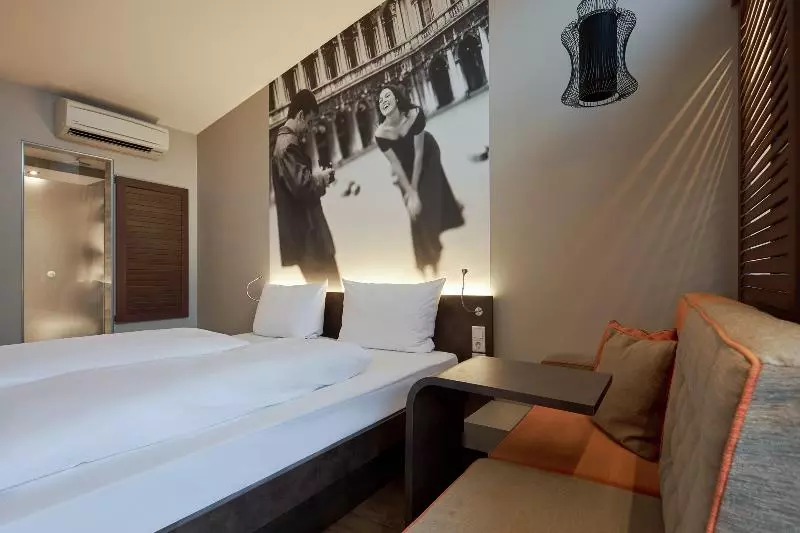 اتاق استاندارد با چشم‌انداز دریا, Auberge Discovery Bay Hong Kong