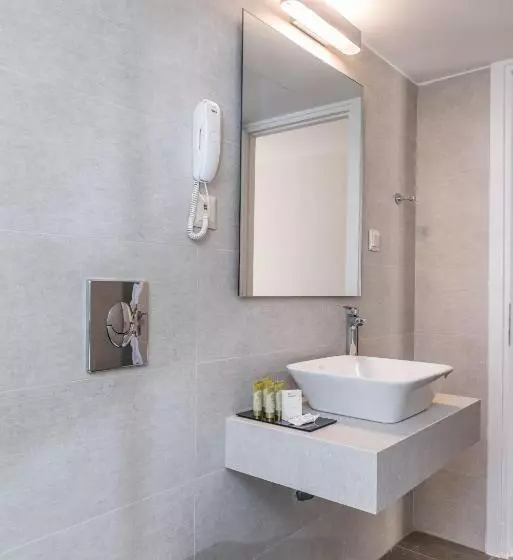 Studio Standard, Creta Elena