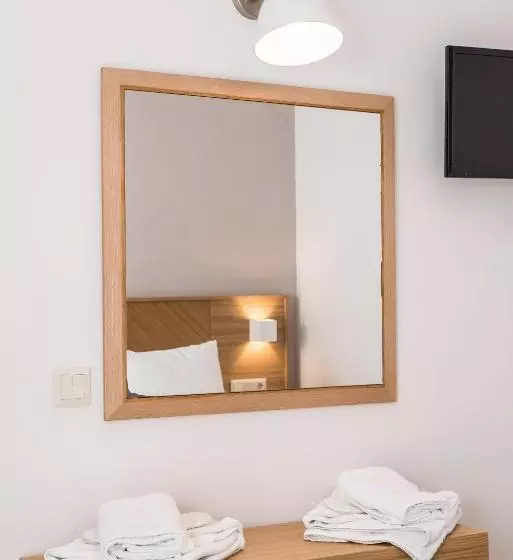 Studio Standard, Creta Elena