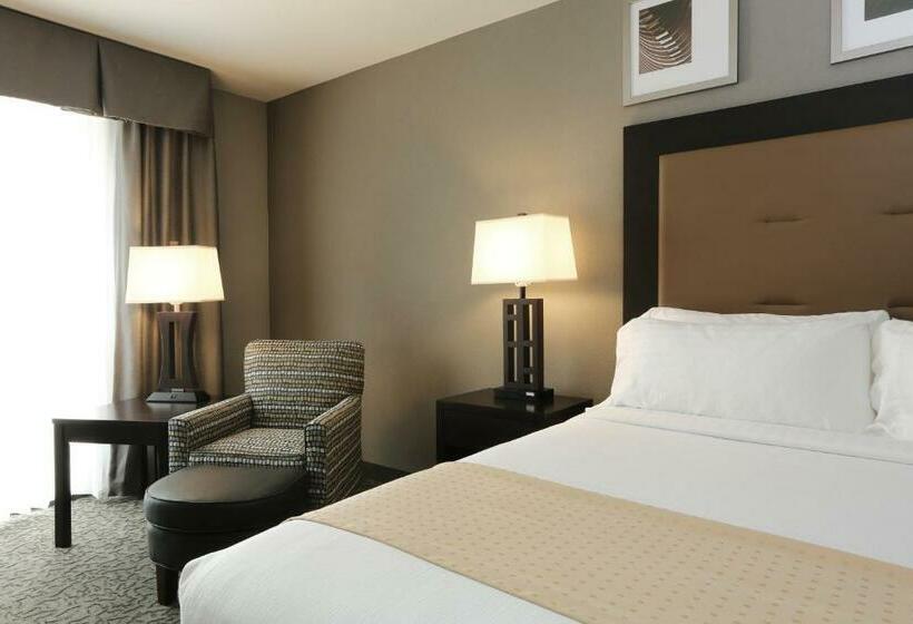 חדר סטנדרט עם מיטת קינג, Holiday Inn And Suites East Peoria, An Ihg
