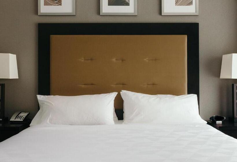 מיטת קינג בסוויטה, Holiday Inn And Suites East Peoria, An Ihg