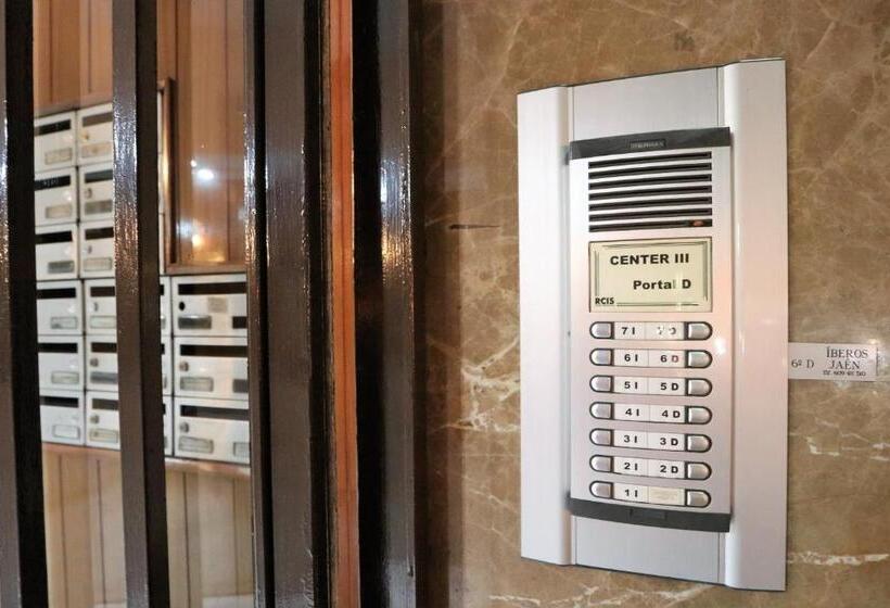 标准三人间, Iberos Jaén