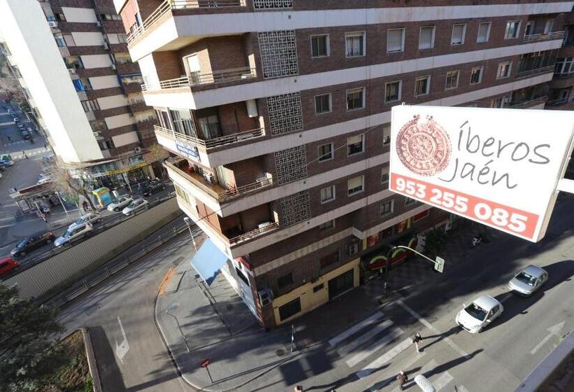 标准三人间, Iberos Jaén