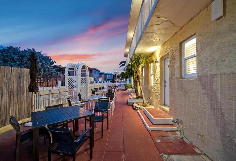 Номер Deluxe, Laguna Blu Beach