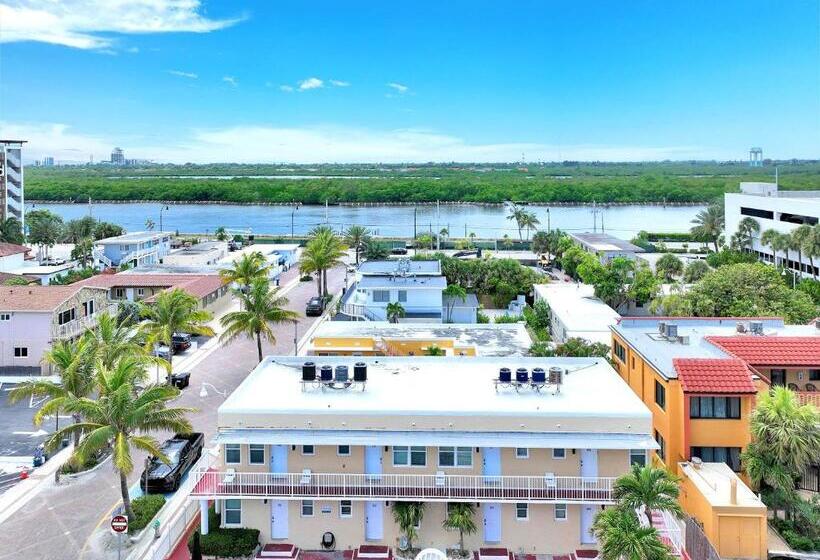 Номер Deluxe, Laguna Blu Beach