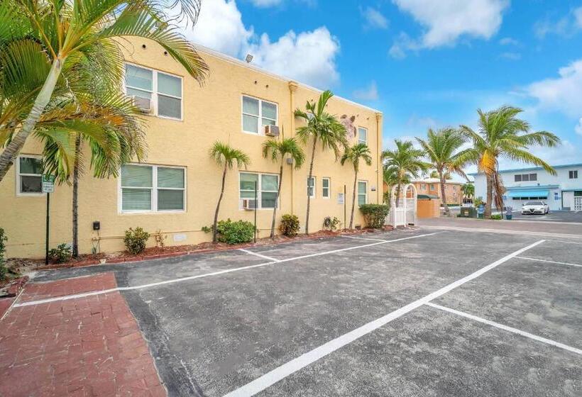 Четырехместный Номер Deluxe, Laguna Blu Beach