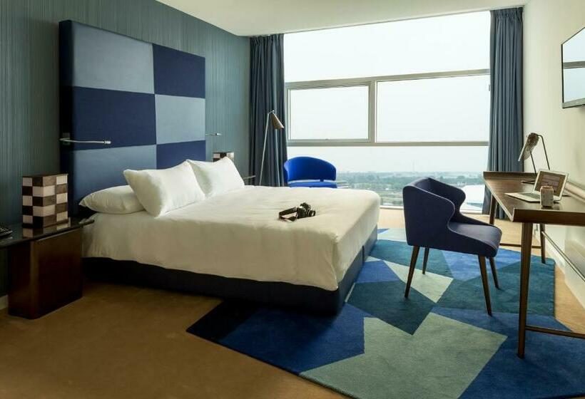 标准间, Room Mate Aitana