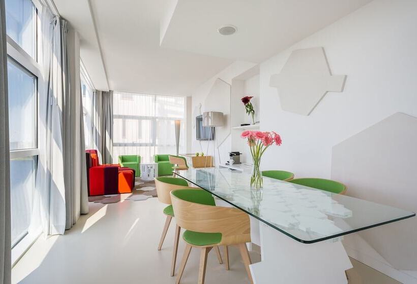 小型套房, Room Mate Aitana