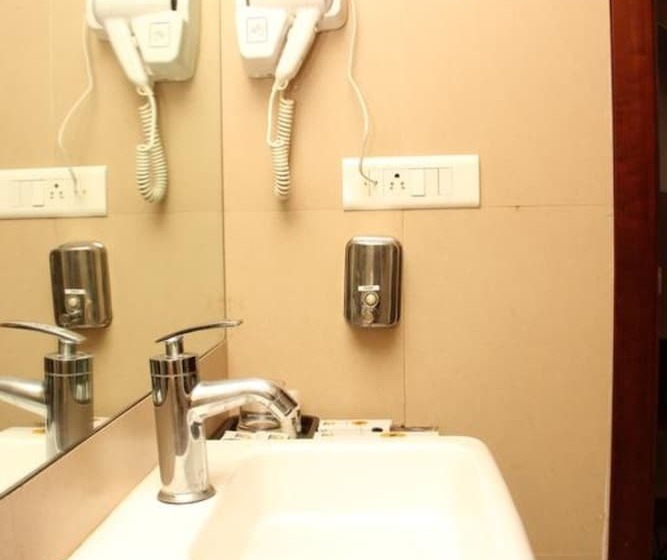 חדר אקזקיוטיב, The Aures