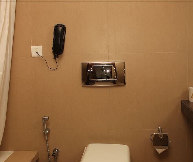 חדר קלאב, The Aures