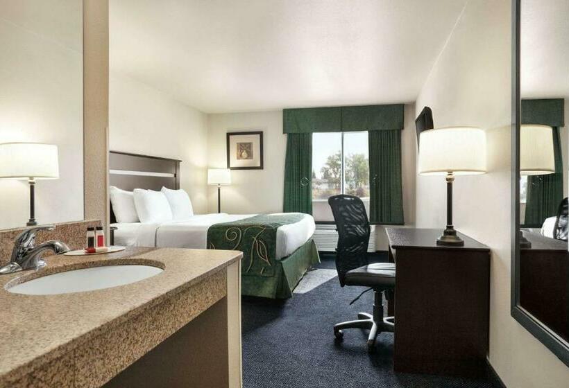 غرفة قياسية سرير كينج, Travelodge By Wyndham Mcalester