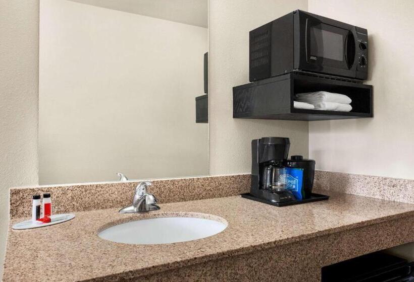 غرفة قياسية سرير كينج لذوى الإحتياجات الخاصة, Travelodge By Wyndham Mcalester