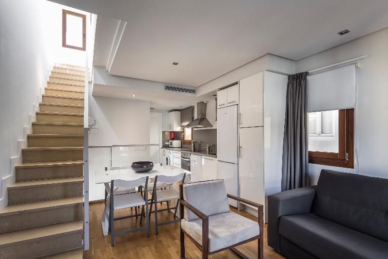 آپارتمان 1 خوابه با تراس, Mon Suites Catedral