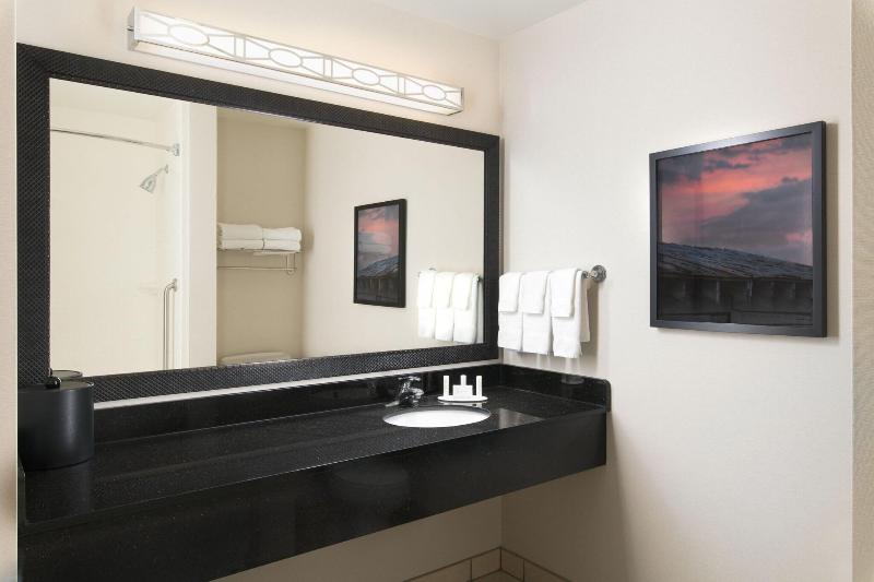 带大床的标准工作室, Fairfield By Marriott Inn & Suites Knoxville Turkey Creek