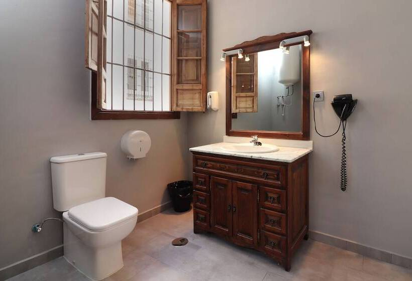 تختخواب در اتاق مشترک, Feel Hostels City Center